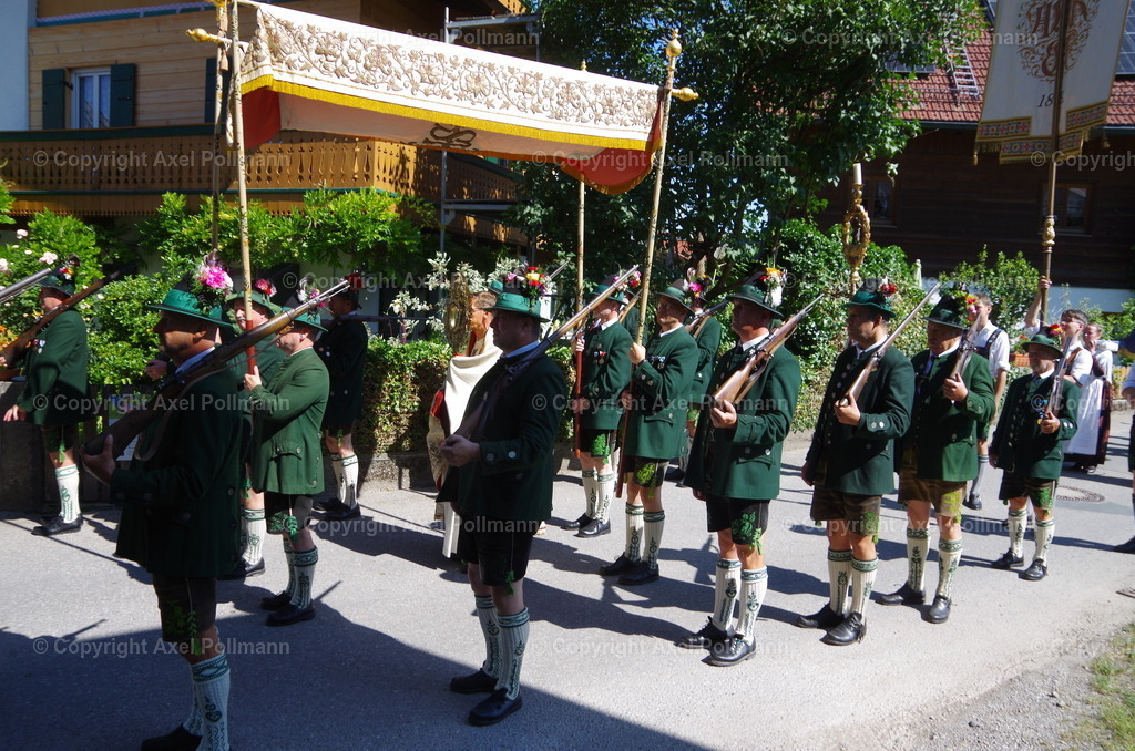 IMGP5764 | fotografiert von Axel PollmannLeonhardi Wallfahrt Benediktbeuern und Murnau, Fronleichnam, Fasching, Landschaft im Loisachtal und Benediktbeuern  - Realisiert mit Pictrs.com