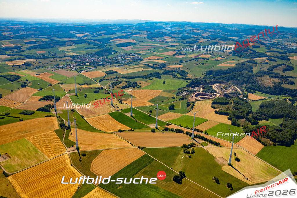 Die Luftaufnahme Windpark - Diemelsee wurde 2022 vom Flugzeug aus (keine Drohne) erstellt. Hohe Auflösung -für große Poster und Wandbilder geeignet - Garantiert!