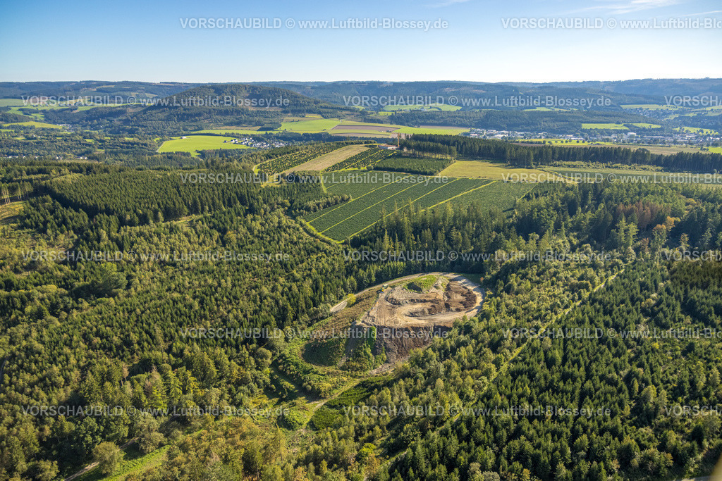 Schmallenberg230910729BadFredeburg | Luftbild, Baustelle im Wald nahe der Oihlsker Hütte, Fredeburg, Schmallenberg, Sauerland, Nordrhein-Westfalen, Deutschland