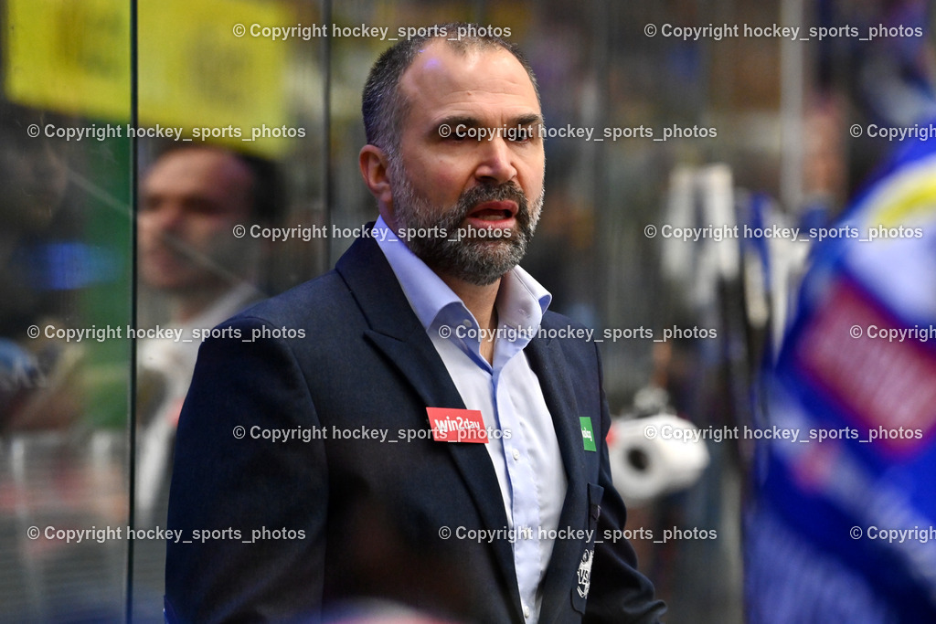 EC IDM WÄRMEPUMPEN VSV vs. HCB Südtirol Alperia, ÖEHV, | Pierre Allard Headcoach EC VSV, EC IDM WÄRMEPUMPEN VSV vs. HCB Südtirol Alperia, ÖEHV, EC IDM WÄRMEPUMPEN VSV vs. HCB Südtirol Alperia am 03.12.2025 in Villach (Stadthalle Villach), Austria, (Photo by Bernd Stefan)