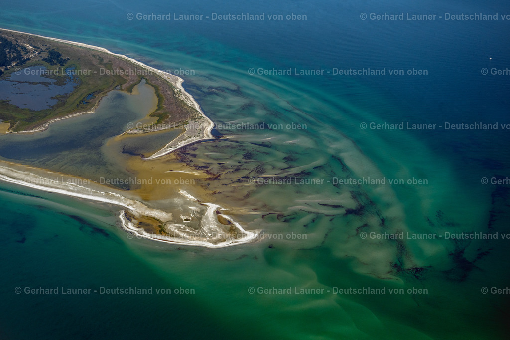 4061847 | Darß, Nationalpark Vorpommersche Boddenlandschaft, BORN AM DARß 08.09.2021 Sandbank- Landfläche durch Strömungen unter der Meeres- Wasseroberfläche Darsser Ort in Born am Darß im Bundesland Mecklenburg-Vorpommern.