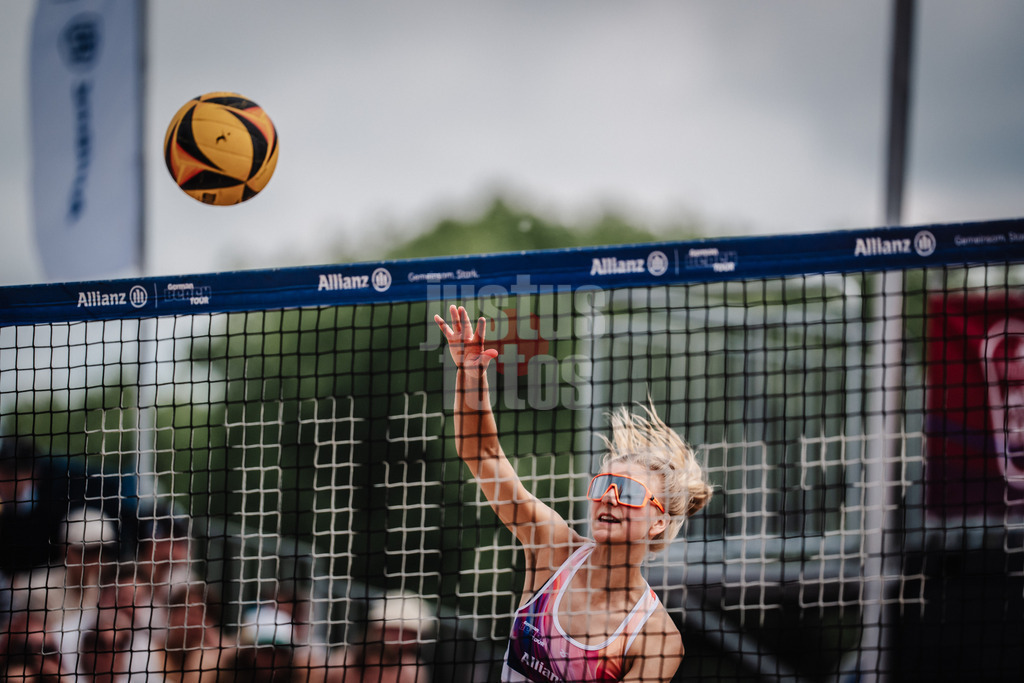 Beachvolleyball | Männer | Allianz German Beach Tour 2025 | Tourstop Hamburg | 31.05.2025 | Nele Barber beim Angriff