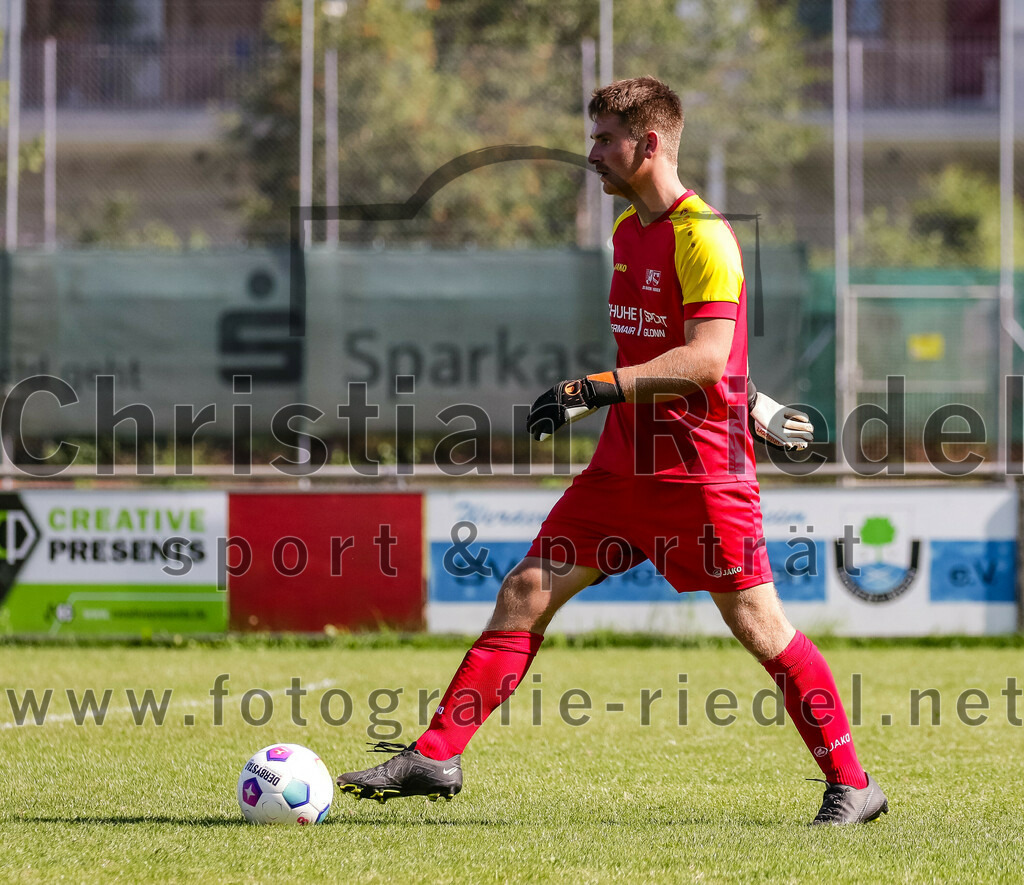 2023-08-20_110_SV_Hohenlinden_gegen_SV_Buch | Hohenlinden, Deutschland, 20.08.2023:
Fußball, A-Klasse 2023 / 2024, 1. Spieltag, SV Hohenlinden gegen SV Bruck, Endergebnis: 5:1

Torwart Simon Heiler (SV Bruck, #1)

Foto: Christian Riedel / fotografie-riedel.net