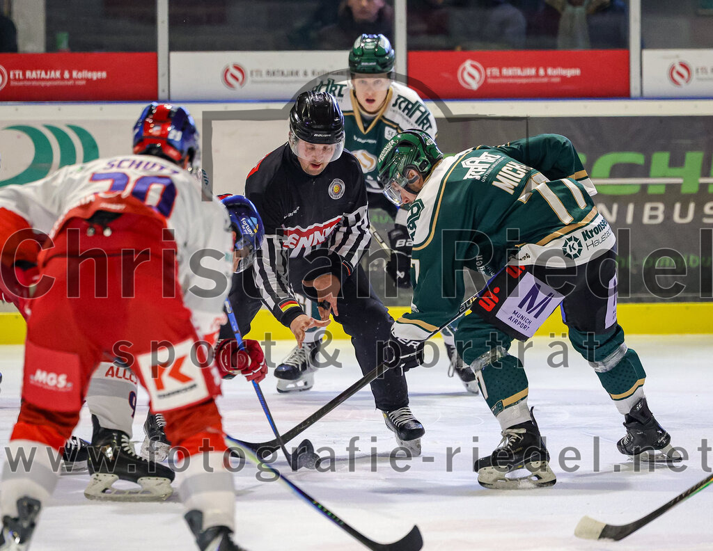 2025-11-16_067_TSV_Erding_gegen_Selber_Woelfe | Erding, Deutschland, 16.11.2025:Eishockey, Oberliga Süd 2025 / 2026, 17. Spieltag, TSV Erding gegen Selber Wölfe, Endergebnis: 3:1Philipp Michl (Erding Gladiators, #77)Foto: Christian Riedel / fotografie-riedel.net
