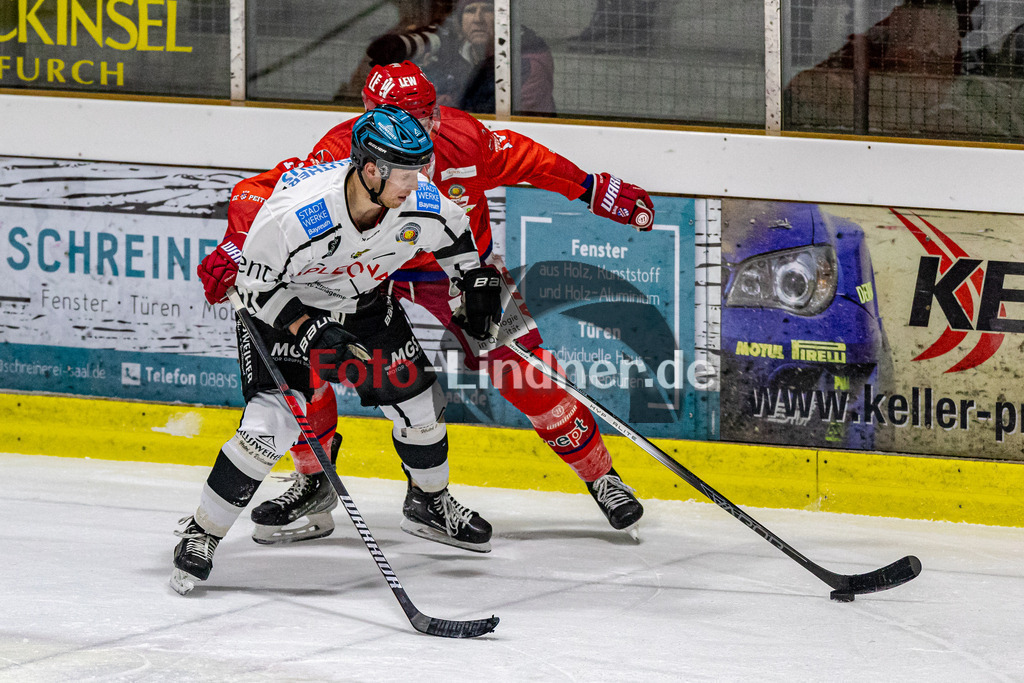 EC Peiting vs Bayreuth Tigers | Eishockey Oberliga Süd 2023/2024, EC Peiting vs Bayreuth Tigers, 20231112,
Kampf um den Puck Marco HABERMANN (ECP 19) und Brett SCHAEFER (Tigers 27),
2023-11-12 in Peiting (Eisstadion)
27 Brett SCHAEFER (Tigers 27), 19 Marco HABERMANN (ECP 19)
Copyright: WolfgangxLindner foto-lindner.de