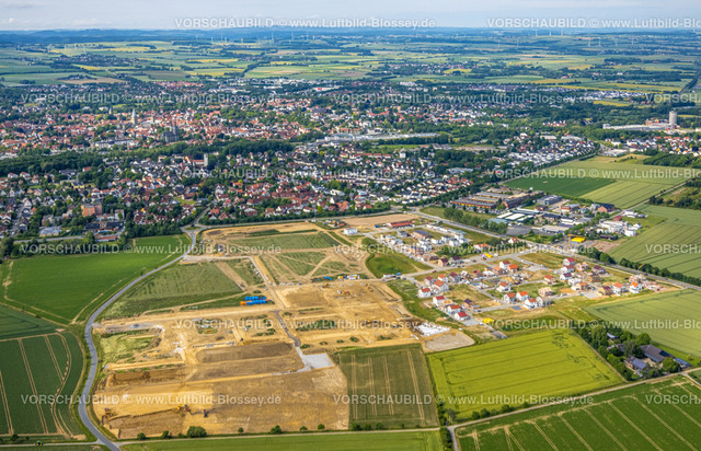 Soest220600222 | Luftbild, Baugebiet Wohnquartier Neuer Soester Norden zwischen Oestinghauser Landstraße und Weslarner Weg, Gewerbegebiet Volmarsteiner Straße, Blick nach Soest, Soest, Soester Boerde, Nordrhein-Westfalen, Deutschland