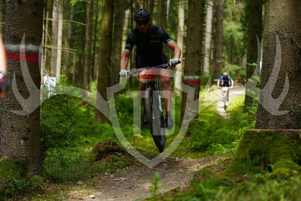 FC100382 | Fotogalerie der Treibjagd im Dunkelwald - Dein MTB Etappenrennen im Erzgebirge - Realisiert mit Pictrs.com