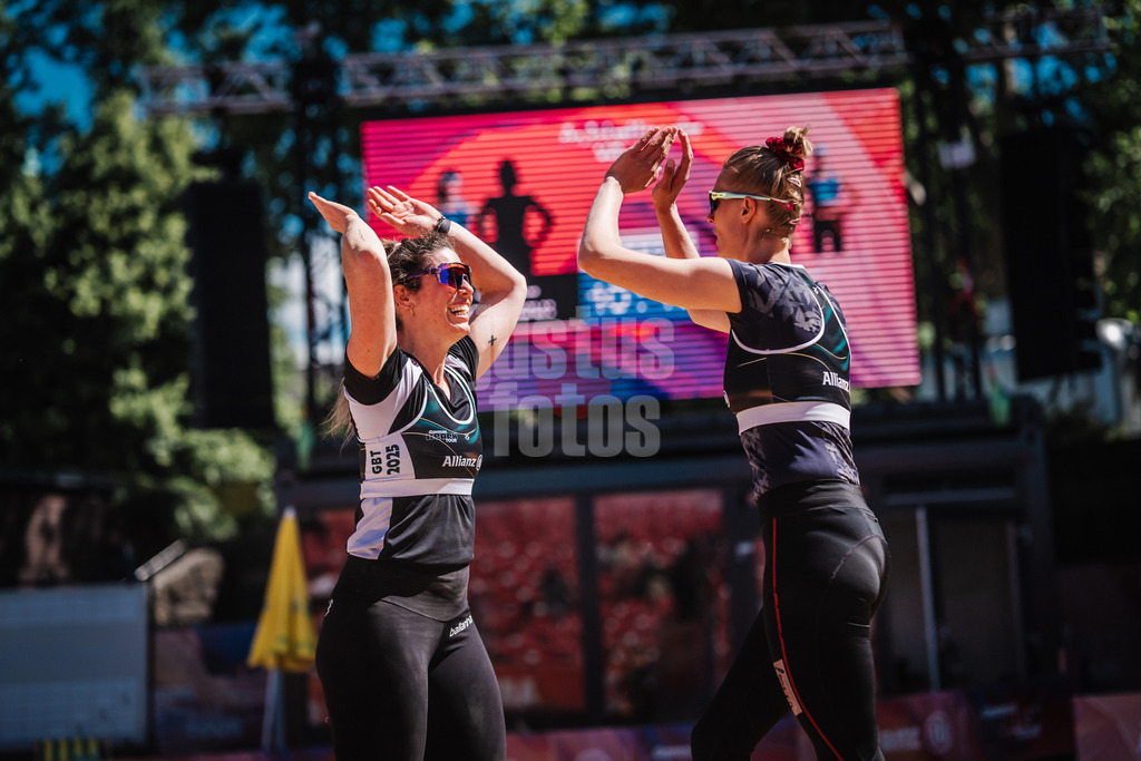 Beachvolleyball | Frauen | Allianz German Beach Tour 2025 | Tourstop Düsseldorf | 16.05.2025 | v.l. Sandra Ferger und Sarah Schneider jubeln