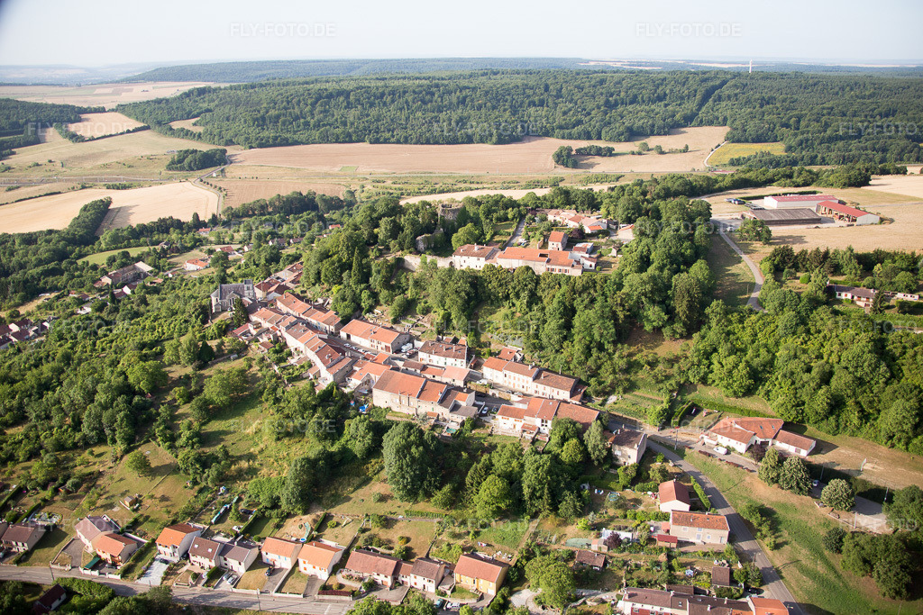 Luftbild: Ortsansicht in Prény im Bundesland Meurthe-et-Moselle in Frankreich. Foto: IMG_083258.jpg vom 12.07.2015 durch Werner Riehm/FLY-FOTO.de