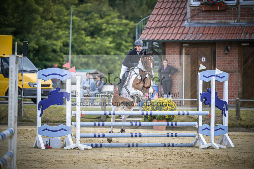 DOS_3227 | Entdecke hochwertige Reitturnierfotos von Foto Oger. Professionell, emotional und authentisch – jetzt Lieblingsmomente im Shop bestellen.Deutschlandweite Turnierfotografie. - Realisiert mit Pictrs.com