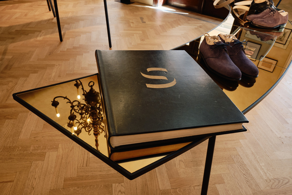 Scheer Maßschuhe | WIen, Austria - May 09, 2025; Scheer Maßschuhe in der Bräunerstrasse, Wien. - Realisiert mit Pictrs.com