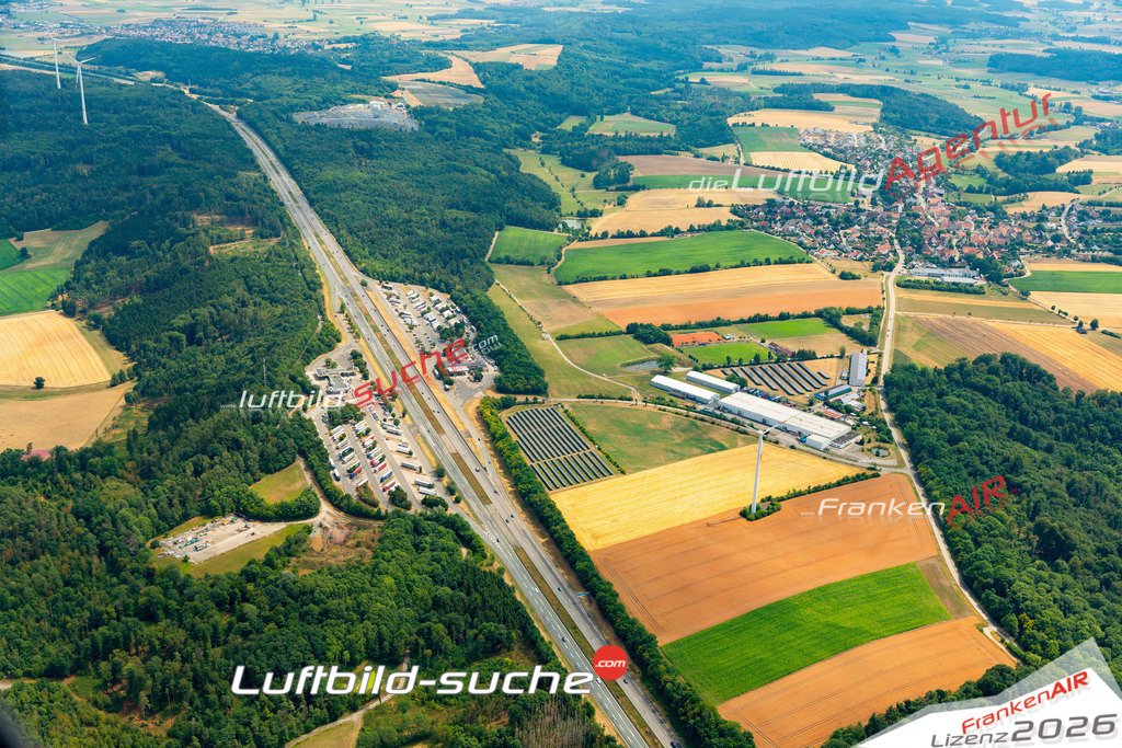 Aktuelles Luftbild von Frankenhöhe Nord Aurach - Die Luftaufnahme wurde 2022 mittels UL-Flugzeug erstellt ( keine Drohne ) - hochauflösende Kamera-Systeme von  Canon -Beste Qualität - Für grossformatige Ausdrucke geeignet. Die Geschenkidee !