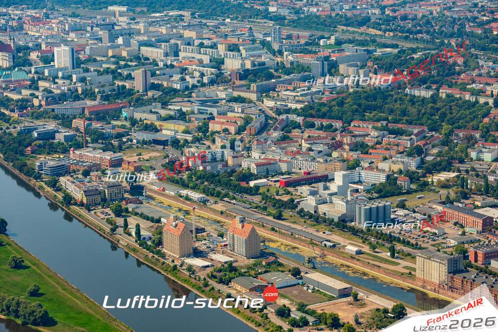 Klassische Luftaufnahme ohne Drohne zeigt:Alte Neustadt bei Magdeburg - Die Luftbildaufnahme wurde 2025 vom UL-Flugzeug heraus erstellt ( keine Drohnenaufnahme ) - Hochauflösende Luftaufnahme -Nicht vergleichbar mit Google Maps oder Satelittenbilder- Die Geschenkidee !Mit Lizenz und Bildrechte bestellbar
