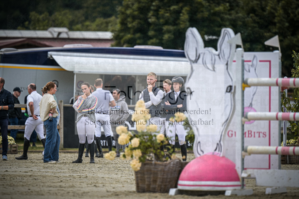 DOS_0022 | Entdecke hochwertige Reitturnierfotos von Foto Oger. Professionell, emotional und authentisch – jetzt Lieblingsmomente im Shop bestellen.Deutschlandweite Turnierfotografie. - Realisiert mit Pictrs.com