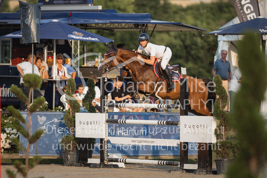 230624_PfSpTa_GroßerPreis-314 | Deine schönsten Turniermomente als professionelle Fotos! Entdecke hochwertige Pferdesport-Fotografie im Online-Shop. Jetzt Fotos finden & bestellen!
