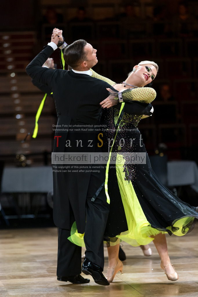 20241109_DM-Formationen_Vorrunde_3233 | Tanzsportbilder, Standardtanz, Lateintanz, WDSF, DTV, LTVB, dancecomp, goc, hessen tanzt, blaues band der spree, walzer, tango, wiener walzer, slowfox, quickstepp, samba, rumba, cha-cha-cha, paso doble. jive, hd-kroft photography, turniertanzsport