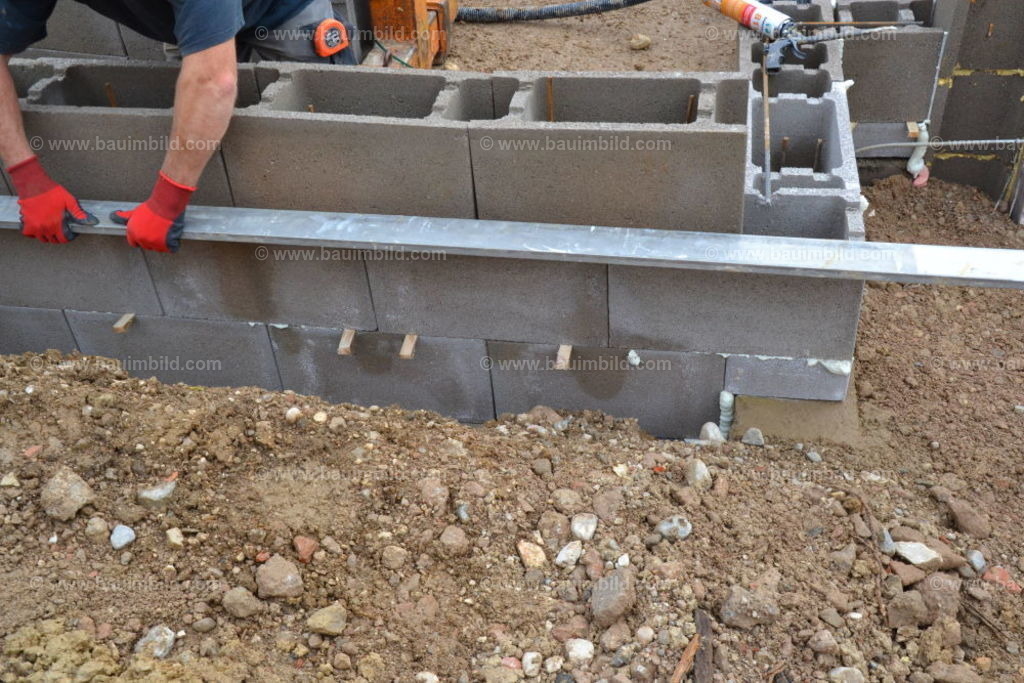 bib-lg07-mauerarbeiten-0086 | Nach LV-Leistungsgruppen sortierte Detailfotos über den Bau eines Hauses. Alle Hausbau-Bilder direkt vom Urheber und Autor der Website Haus-Selber-Bauen.com