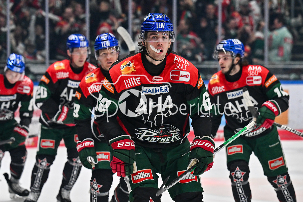 Augsburger Panther - Düsseldorfer EG | Jubel der Panther nach dem Treffer zum 1-1 durch Thomas SCHEMITSCH (Augsburger Panther #62) / Tor / Torschuetze / Freude / Happy / DEL: Augsburger Panther - Duesseldorfer EG, Curt Frenzel Stadion am 04.03.2025