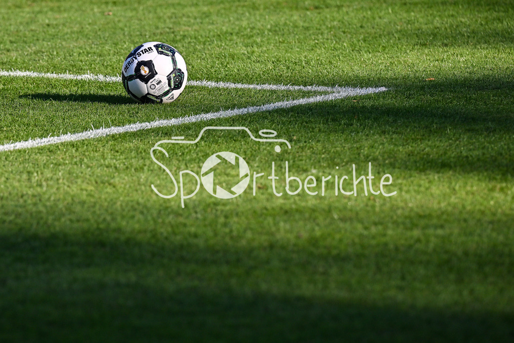 1. FC Schweinfurt 05 - Fortuna Düsseldorf | im Bild der DERBYSTAR Spielball der DFB-Pokal Runde / Symbolbild / DFB-Pokal: 1. FC Schweinfurt 05 - Fortuna Düsseldorf; Riedel-Bau Arena am 18.08.2025