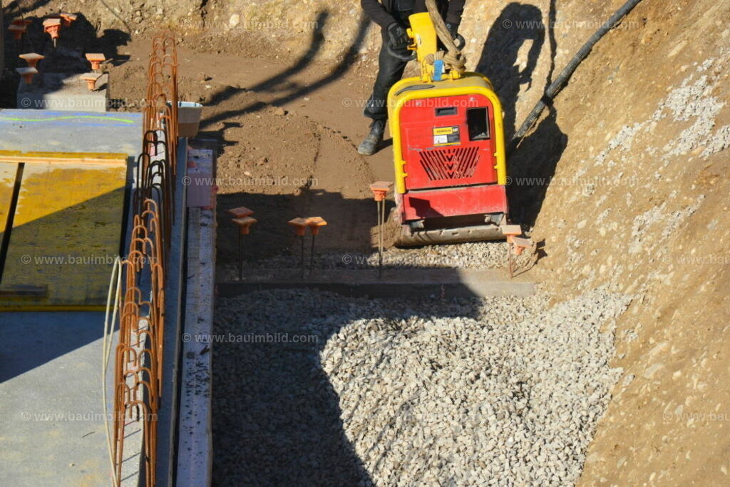 bib-lg02-erdarbeiten-0157 | Nach LV-Leistungsgruppen sortierte Detailfotos über den Bau eines Hauses. Alle Hausbau-Bilder direkt vom Urheber und Autor der Website Haus-Selber-Bauen.com