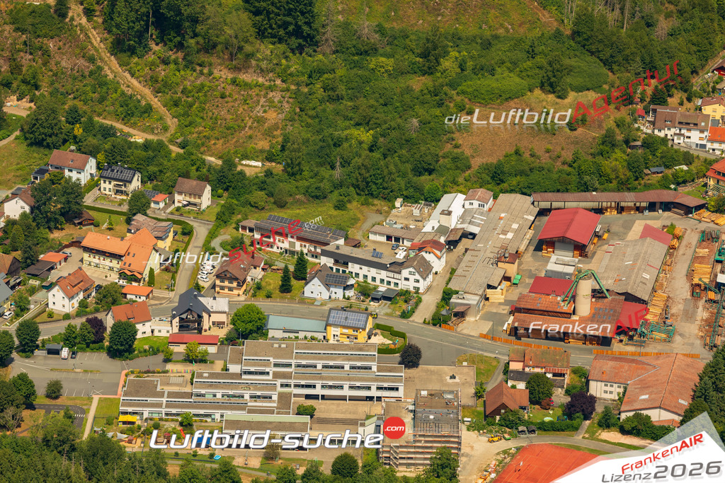 Luftaufnahme der Stadt Wallenfels - Die Luftaufnahme wurde 2025 vom UL-Flugzeug heraus erstellt ( keine Drohne ) - Hochauflösende Luftaufnahme - für professionelle Ausdrucke geeignet. Die Geschenkidee !Mit Lizenz und Bildrechte bestellbar