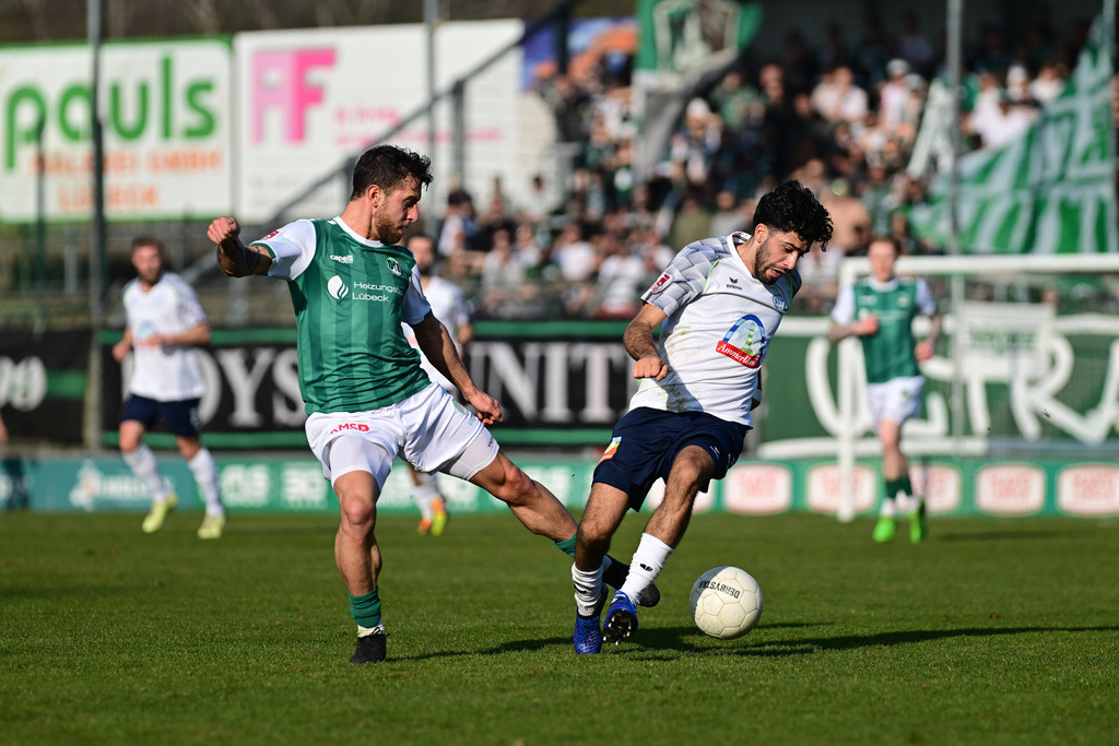 Fußball I Herren I Saison 2024-2025 I Regionalliga Nord I 25. Spieltag I VfB Lübeck - SSV Jeddeloh | Manuel Farrona Pulido (10, VfB Lübeck) /j17 - Realisiert mit Pictrs.com