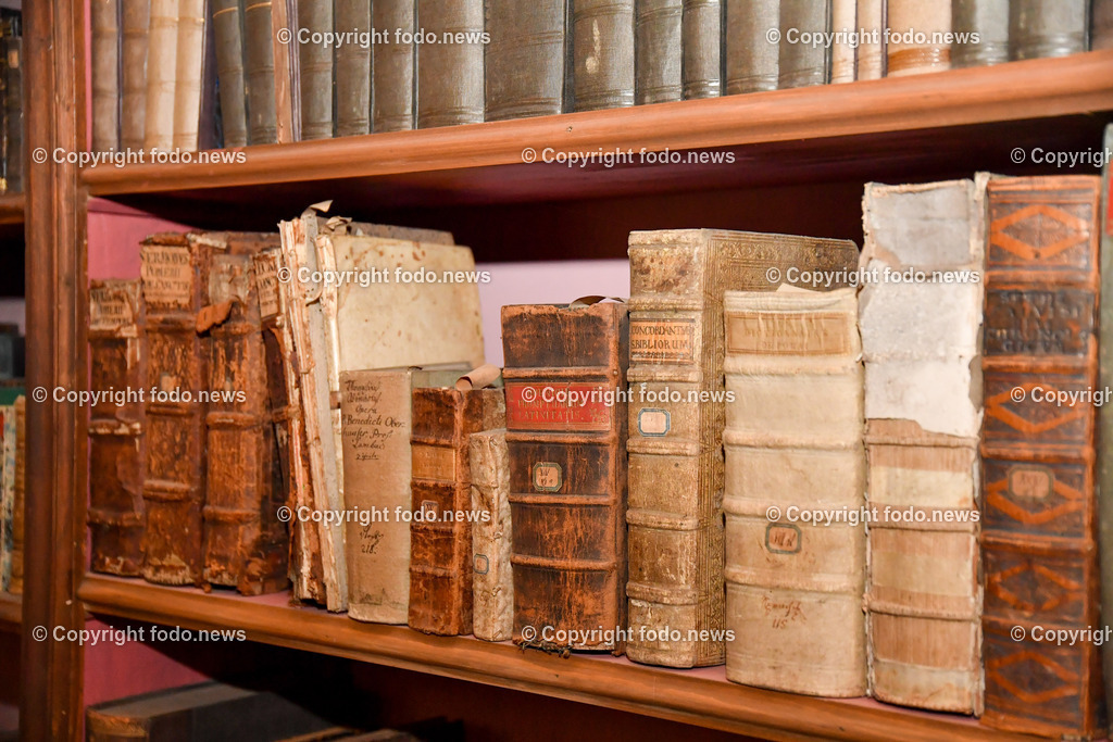 Stift Lambach_ Bibliothek_ 25.08.2022-35 | 25.08.2022, Lambach, AUT, Stift Lambach, Bibliothek, im Bild Bibliothek, alte Buecher