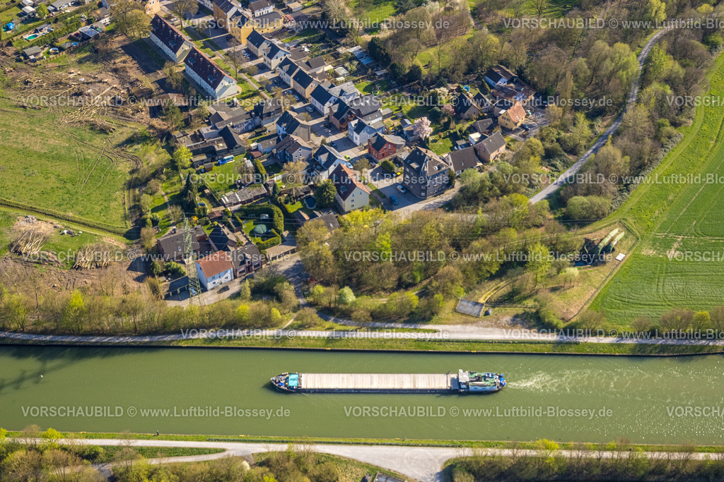 Luenen250403686 | Luftbild, Binnenschifffahrt auf dem Datteln-Hamm-Kanal, Wohngebiet  Blücherstraße, Lünen-Süd, Lünen, Ruhrgebiet, Nordrhein-Westfalen, Deutschland