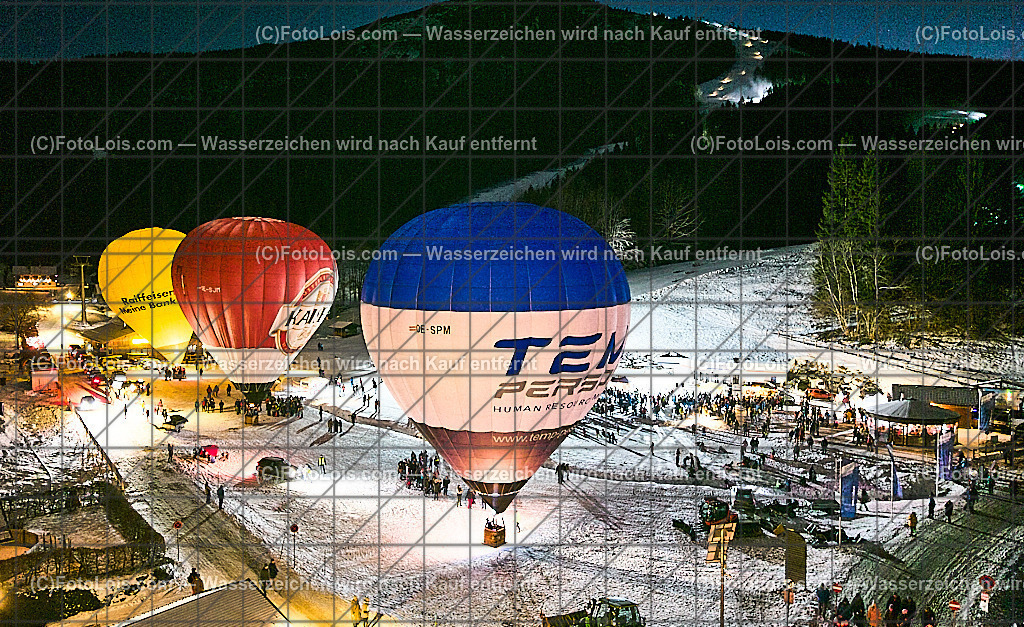 DJI_20251228172142_0050_D_Luftbild_NACHTderBALLONE | ... mit dem Ballonclub Ötscherland, einer Schauübung der Bergrettung, der Perchtegruppe Gaming 'Ötscherteufeln', dem Musikverein Lackenhof und sehr vielen Besuchern und Gästen aus nah und fern, So 28. Dezember 2025. Luftbildaufnahme.
