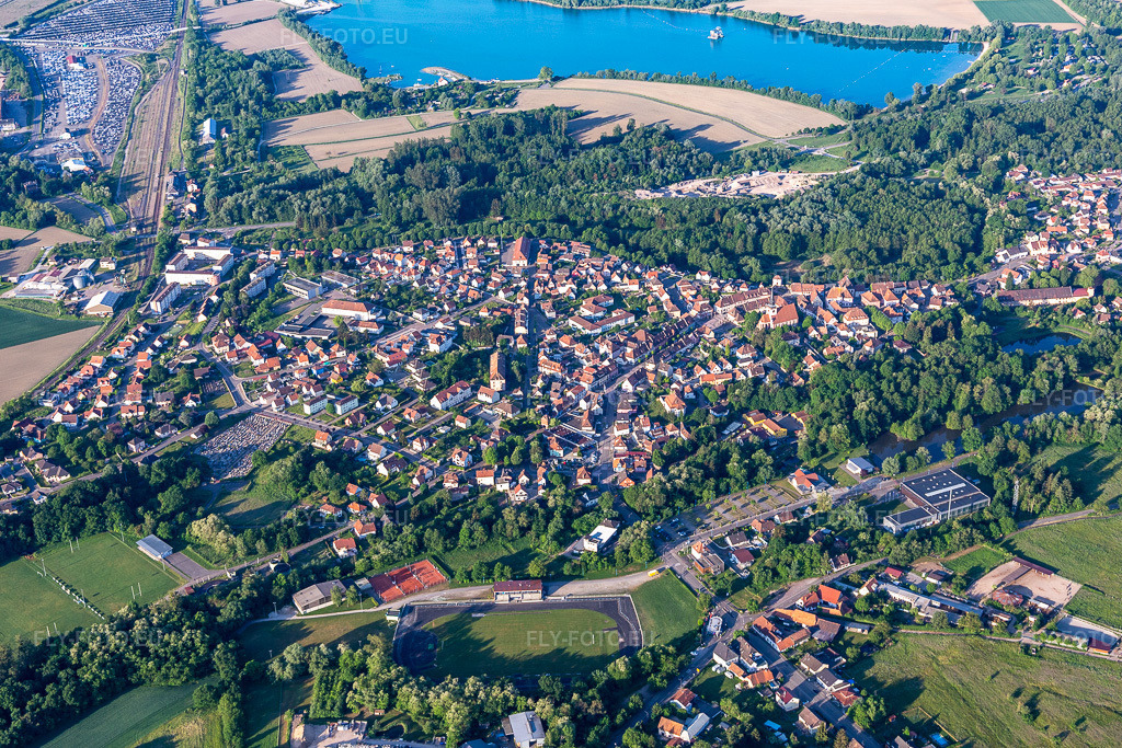 Vue aérienne: Vue de la ville à Lauterbourg dans le département Bas Rhin, France. Photo: IMG_131498.jpg prise le 18/05/2022 par Werner Riehm/FLY-FOTO.euRésolution de l'original: 5374 x 3583 px
