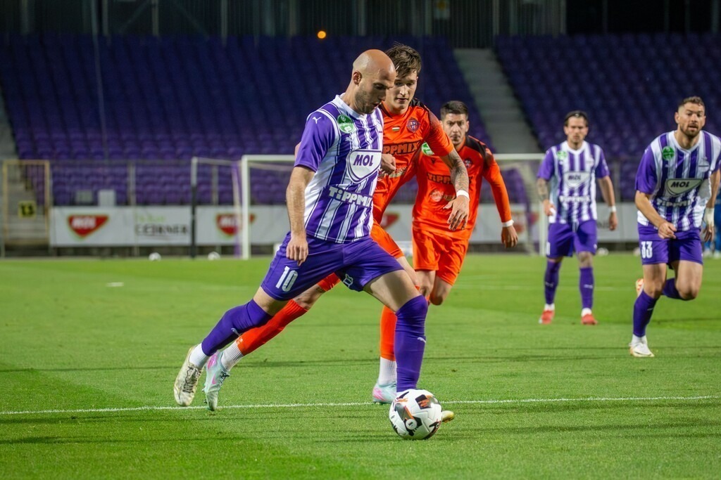 Fußball NB I. (Ungarn) Saison 2024/25, 32. Spieltag: Újpest FC gegen Nyíregyháza Spartacus***Gefährlicher Torschuss von Mátyás Tajti (10, Újpest)  | Fußball NB I. (Ungarn) Saison 2024/25, 32. Spieltag: Újpest FC gegen Nyíregyháza Spartacus***Gefährlicher Torschuss von Mátyás Tajti (10, Újpest)  - Realisiert mit Pictrs.com