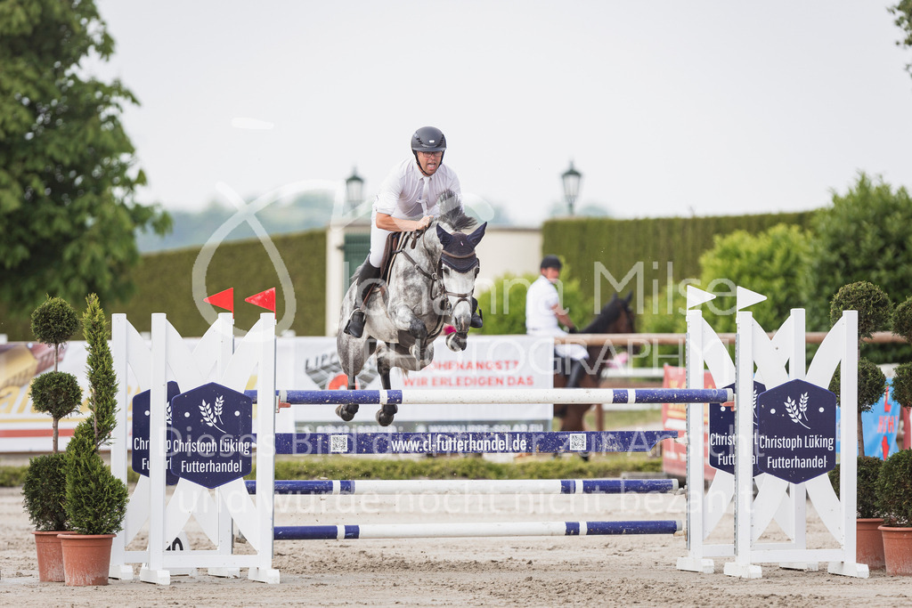 250531_MayDays_M2-Springen-552 | Deine schönsten Turniermomente als professionelle Fotos! Entdecke hochwertige Pferdesport-Fotografie im Online-Shop. Jetzt Fotos finden & bestellen!