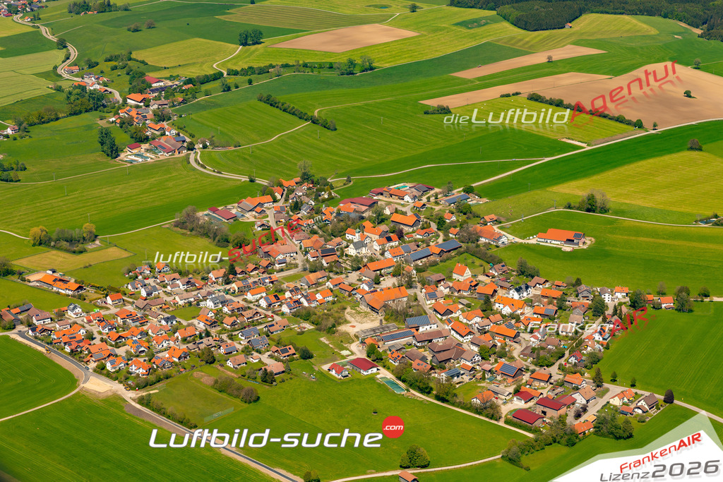 Das Luftbild zeigt : Frankenried Mauerstetten - Die Luftaufnahme wurde 2024 vom UL-Flugzeug aus erstellt ( keine Drohne ) - Hochauflösende Luftaufnahme - Für grossformatige Ausdrucke geeignet. Die Geschenkidee !Mit Lizenz und Bildrechte bestellbar