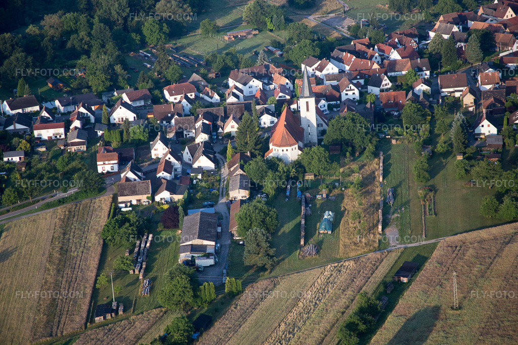 Aerial view: View of the town in Scheibenhard in the state Bas-Rhin, France. – Photo: IMG_082872.jpg taken on 06/26/2015 by Werner Riehm/FLY-FOTO.com – Resolution of the original: 5472 x 3648 px
