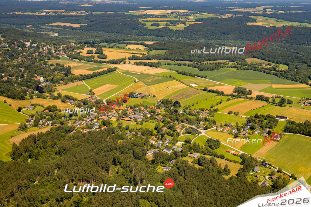 Das Luftbild zeigt : Irschenhausen Icking - Die Luftaufnahme wurde 2024 vom UL-Flugzeug aus erstellt ( keine Drohne ) - Hochauflösende Luftaufnahme - Für grossformatige Ausdrucke geeignet. Die Geschenkidee !Mit Lizenz und Bildrechte bestellbar