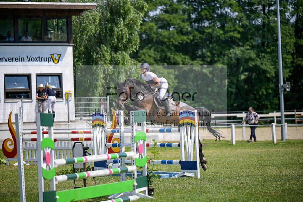 Reitturnier Voxtrup | Entdecke hochwertige Reitturnierfotos von Foto Oger. Professionell, emotional und authentisch – jetzt Lieblingsmomente im Shop bestellen.Deutschlandweite Turnierfotografie. - Realisiert mit Pictrs.com