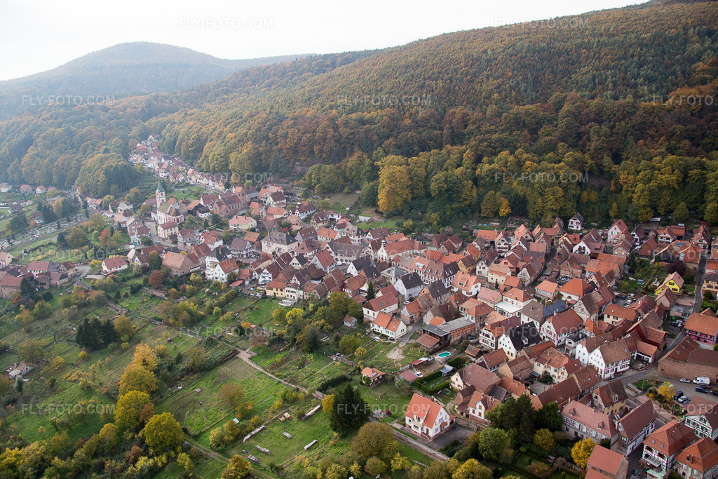 Aerial view: View of the town in Oberbronn in the state Bas-Rhin, France.Photo: IMG_084773.jpg taken on 10/24/2015 by Werner Riehm/FLY-FOTO.comResolution of the original: 5472 x 3648 px