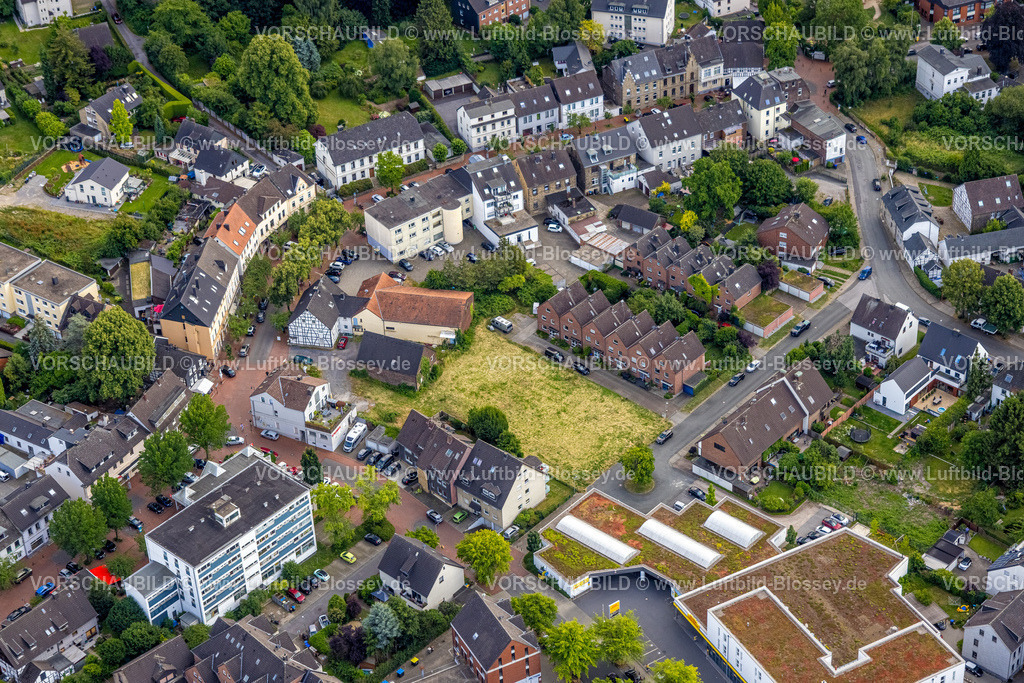 Witten230701621 | Luftbild, Meesmannstraße, Grünfläche im Ortskern hinter dem Fachwerkhaus Nr. 53, Westherbede, Witten, Ruhrgebiet, Nordrhein-Westfalen, Deutschland