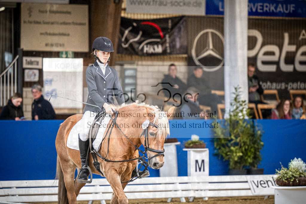 DOS_1812 | Entdecke hochwertige Reitturnierfotos von Foto Oger. Professionell, emotional und authentisch – jetzt Lieblingsmomente im Shop bestellen.Deutschlandweite Turnierfotografie. - Realisiert mit Pictrs.com