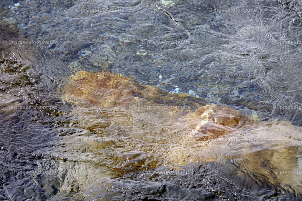 welltvi-Lechfluss-Winter_27Mrz2018-Weissenbach_DSC3940 | Info aus dem Bezirk Reutte/Ausserfern Tirol sowie eine umfangreiche Bilddatenbank über die gesamte Region: Lechtal, Talkessel Reutte, Tannheimertal, Zwischentoren. Lech, Plansee, Zugspitze, Grenztunnel, B179, Fernpassstraße, Verkehr, Lawinen, Tradition, - Realisiert mit Pictrs.com