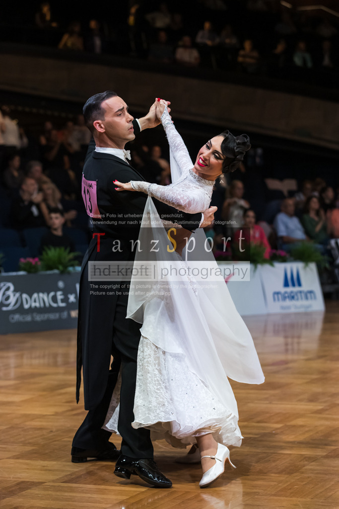 20250821_WDSF-SenI-Std-R3_4451 | Tanzsportbilder, Standardtanz, Lateintanz, WDSF, DTV, LTVB, dancecomp, goc, hessen tanzt, blaues band der spree, walzer, tango, wiener walzer, slowfox, quickstepp, samba, rumba, cha-cha-cha, paso doble. jive, hd-kroft photography, turniertanzsport