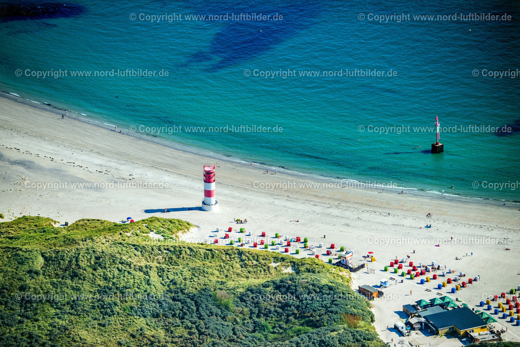 Helgoland_Düne_Leuchtturm_ELS_3886280824 | HELGOLAND 28.08.2024 Küsten- Landschaft am Sandstrand mit dem Leuchtturm auf der Helgoland-Düne in Helgoland im Bundesland Schleswig-Holstein. // Coastal landscape on the sandy beach with the lighthouse on the Helgoland dune in Heligoland in the state of Schleswig-Holstein. Foto: Martin Elsen