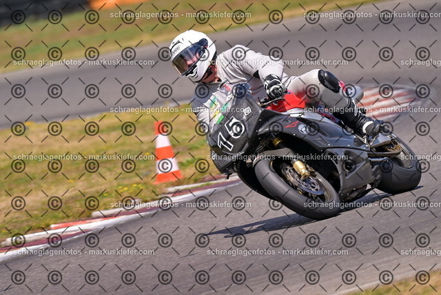 26bt05-1525 | markuskiefer.com - Realisiert mit Pictrs.com