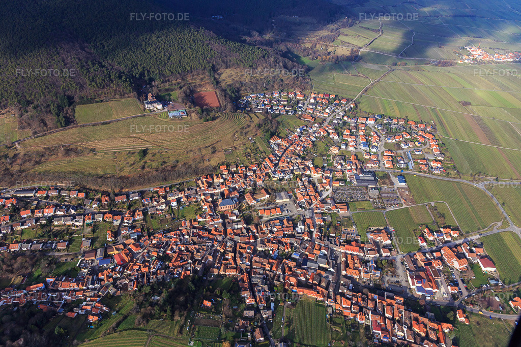 Luftbild: Weinort im Winter aus Süden im Ortsteil SaintMartin in Sankt Martin im Bundesland Rheinland-Pfalz in Deutschland. Foto: IMG_104730.jpg vom 16.02.2018 durch Werner Riehm/FLY-FOTO.de