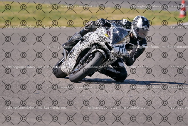 26bt05-0376 | markuskiefer.com - Realisiert mit Pictrs.com