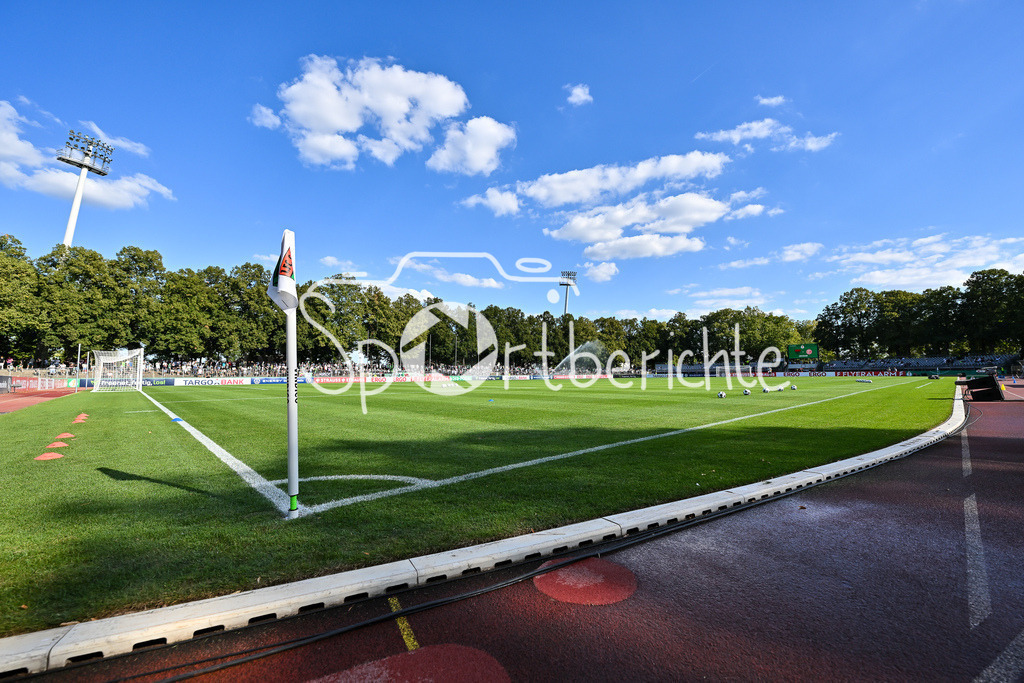 1. FC Schweinfurt 05 - Fortuna Düsseldorf | Im Sachs-Stadion von Schweifurt findet um 18 Uhr die DFB Pokal Partie zwischen Schweinfurt und Fortuna Düsseldorf statt / Kamera / Sport Cast / Symbolbild / DFB-Pokal: 1. FC Schweinfurt 05 - Fortuna Düsseldorf; Riedel-Bau Arena am 18.08.2025