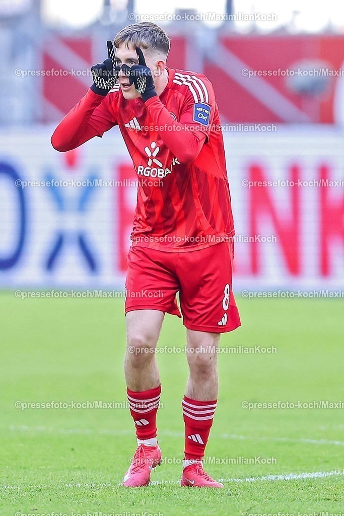 Due01022501021 | 01.02.2025, Fußball, Fortuna Düsseldorf - SSV Ulm 1846, 2.. Fußball Bundesliga, 20. Spieltag, Merkur Spiel-Arena, Saison 2024 2025: Torjubel nach dem Treffer zum 1:0 durch Torschütze Isak Johannesson (Fortuna Düsseldorf #8)DFB regulations prohibit any use of photographs as image sequences and or quasi-video.