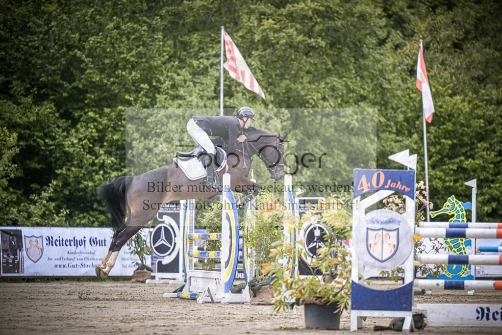 DOS_5084 | Entdecke hochwertige Reitturnierfotos von Foto Oger. Professionell, emotional und authentisch – jetzt Lieblingsmomente im Shop bestellen.Deutschlandweite Turnierfotografie. - Realisiert mit Pictrs.com