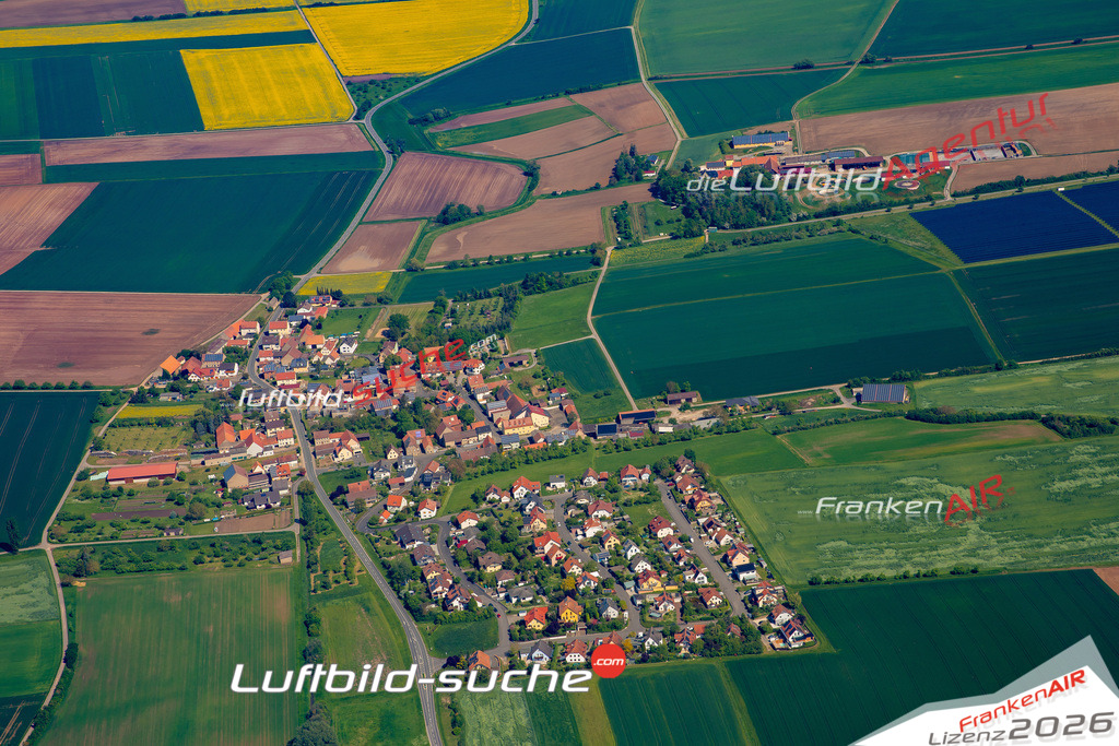 Das Luftbild zeigt : Püssensheim Prosselsheim - Die Luftaufnahme wurde 2024 vom UL-Flugzeug aus erstellt ( keine Drohne ) - Hochauflösende Luftaufnahme - Für grossformatige Ausdrucke geeignet. Die Geschenkidee !Mit Lizenz und Bildrechte bestellbar