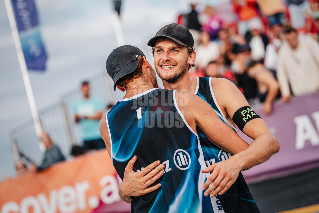 Beachvolleyball | Männer  | Allianz German Beach Tour 2024 | Tourstop Kühlungsborn | 10.08.2024 | v.l. Max Just und Paul Henning freuen sich nach dem Sieg